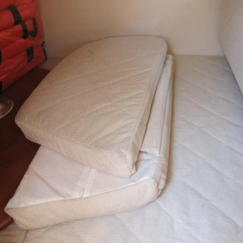 Slide: The Image of Cushions on a 2007 Sea Ray 280 DA boat interior. - 29