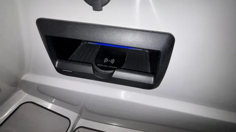 Slide: The Image of 2025 JC Neptoon 25TT Sport wireless charging station detail. - 36