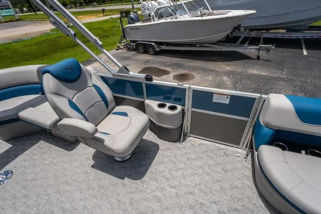 Slide: The Image of South Bay 220RS LE Rear Seating 2.75 2025 - 10