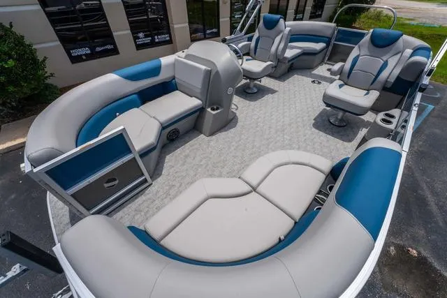 Slide: The Image of South Bay 220RS LE Rear Seating 2.75 2025 - 8