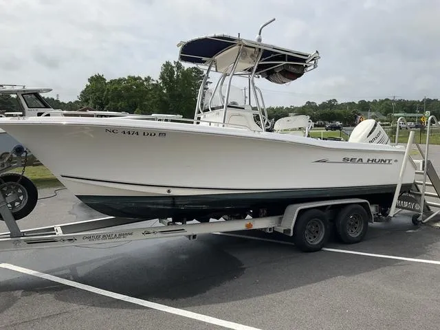 Slide: The Image of 2006 Sea Hunt Triton boat on trailer in parking lot, side view. - 10