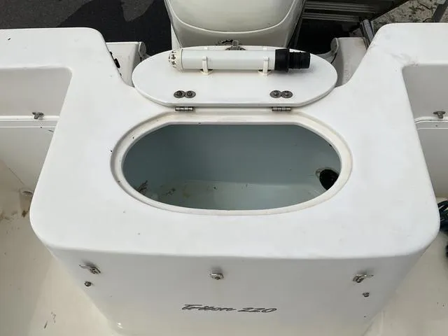 Slide: The Image of 2006 Sea Hunt Triton boat livewell with open lid and white seating. - 5