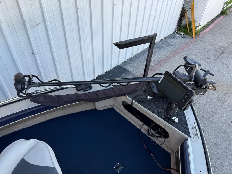 Slide: The Image of Fishfinder on 2002 Lowe Sea Nymph V Series FM 180 boat deck. - 30