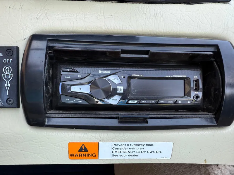 Slide: The Image of Boat interior with speaker, Lowe Sea Nymph V Series FM 180, 2002 model. - 45