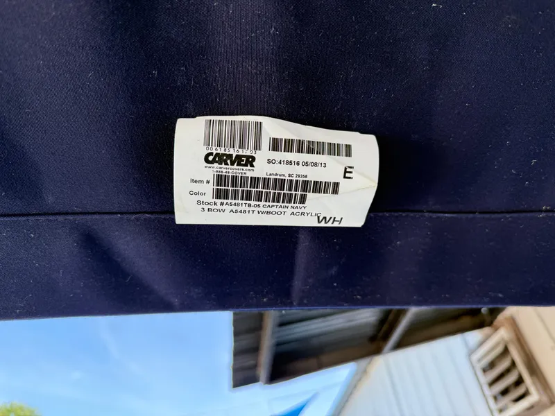 Slide: The Image of Boat stereo system with Bluetooth in a 2002 Lowe Sea Nymph V Series FM 180. - 46