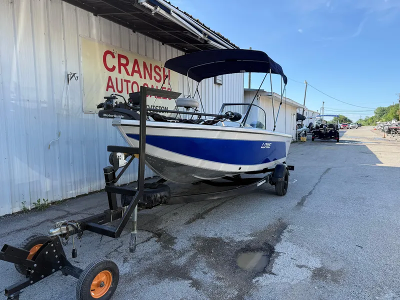 Slide: The Image of Label on navy fabric, Carver brand, Lowe Sea Nymph V Series FM 180, 2002 model. - 47