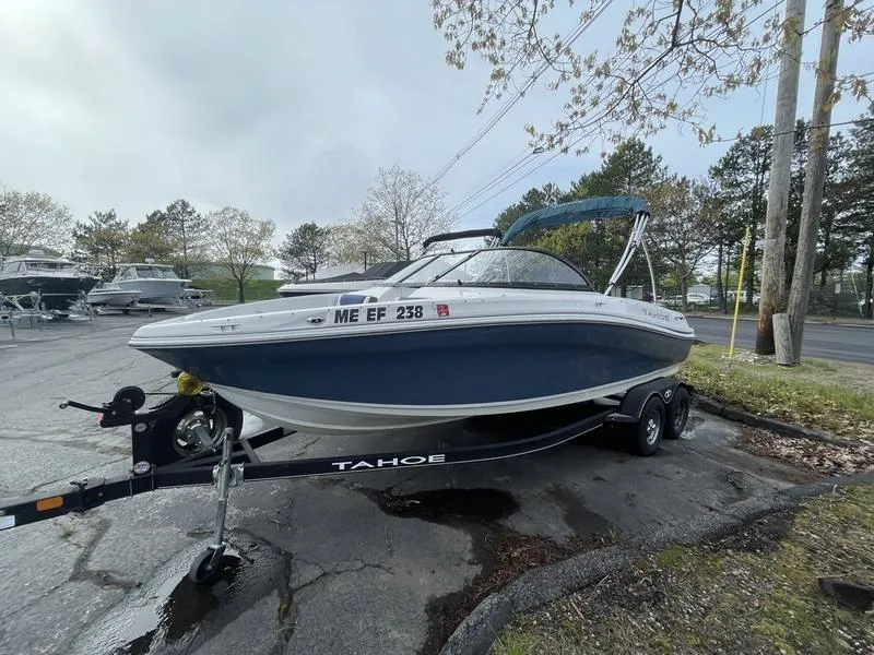 The Image of 2019 Tahoe 500 TS boat on trailer in outdoor setting. - 0