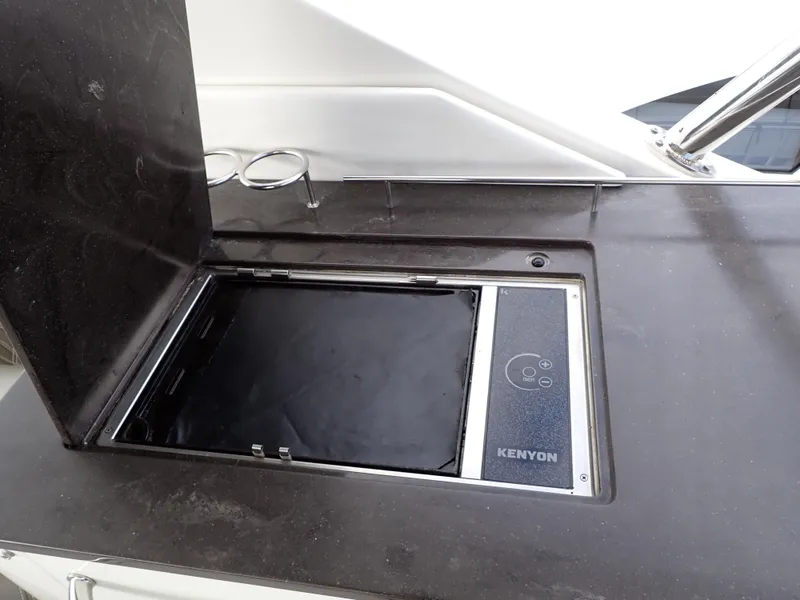 Slide: The Image of Sea Ray 510 Fly 2015 - 101