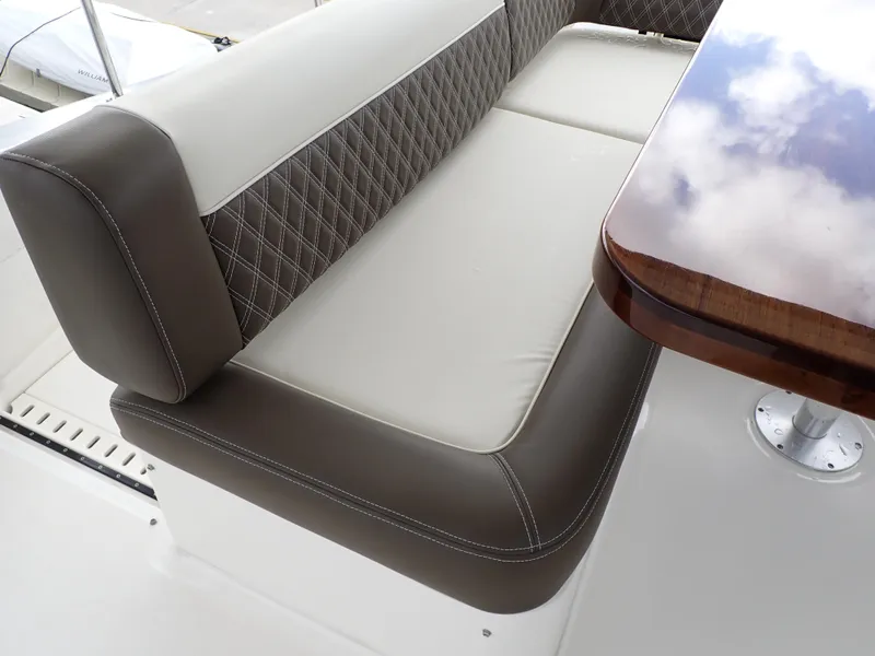 Slide: The Image of Sea Ray 510 Fly 2015 - 109