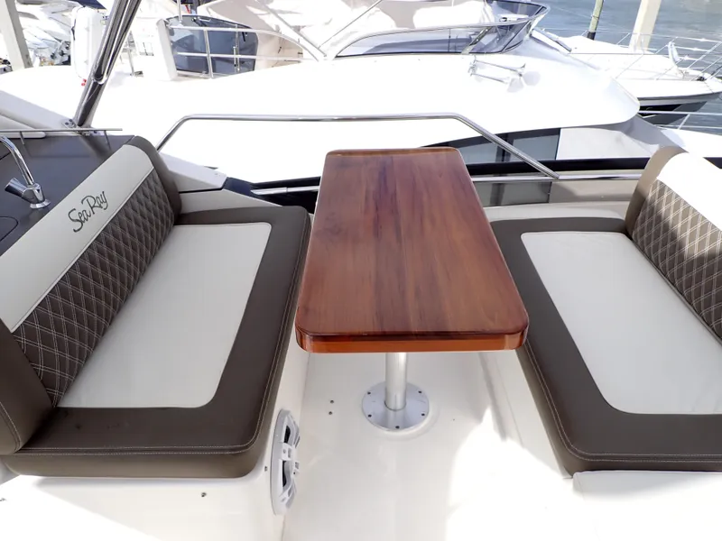 Slide: The Image of Sea Ray 510 Fly 2015 - 119