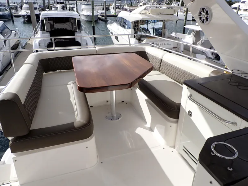Slide: The Image of Sea Ray 510 Fly 2015 - 120