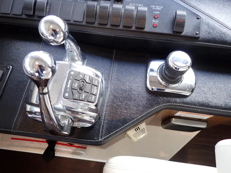 Slide: The Image of Sea Ray 510 Fly 2015 - 143