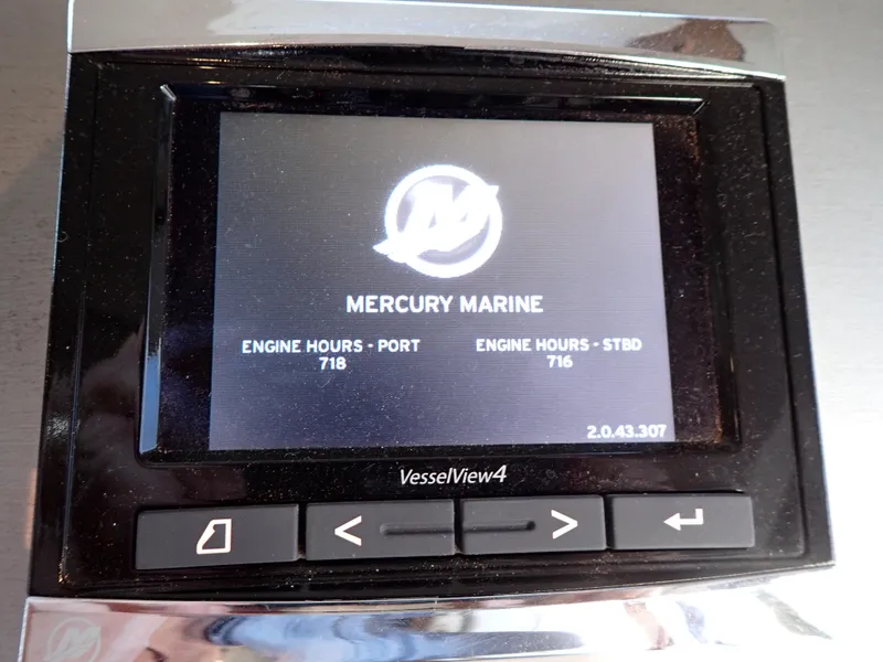 Slide: The Image of Sea Ray 510 Fly 2015 - 270