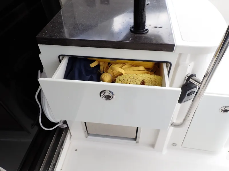 Slide: The Image of Sea Ray 510 Fly 2015 - 62