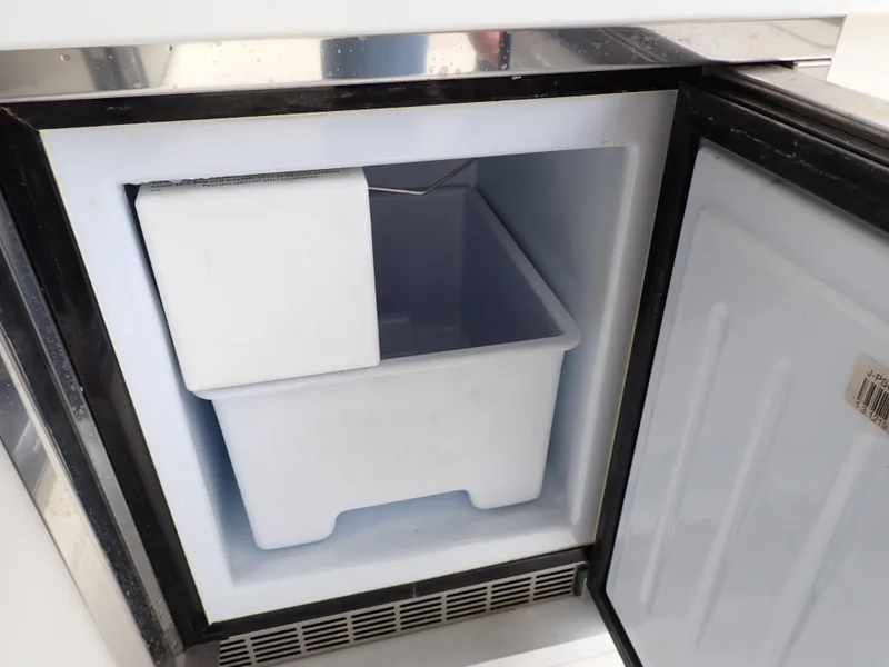 Slide: The Image of Sea Ray 510 Fly 2015 - 64