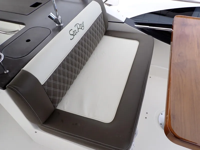 Slide: The Image of Sea Ray 510 Fly 2015 - 95