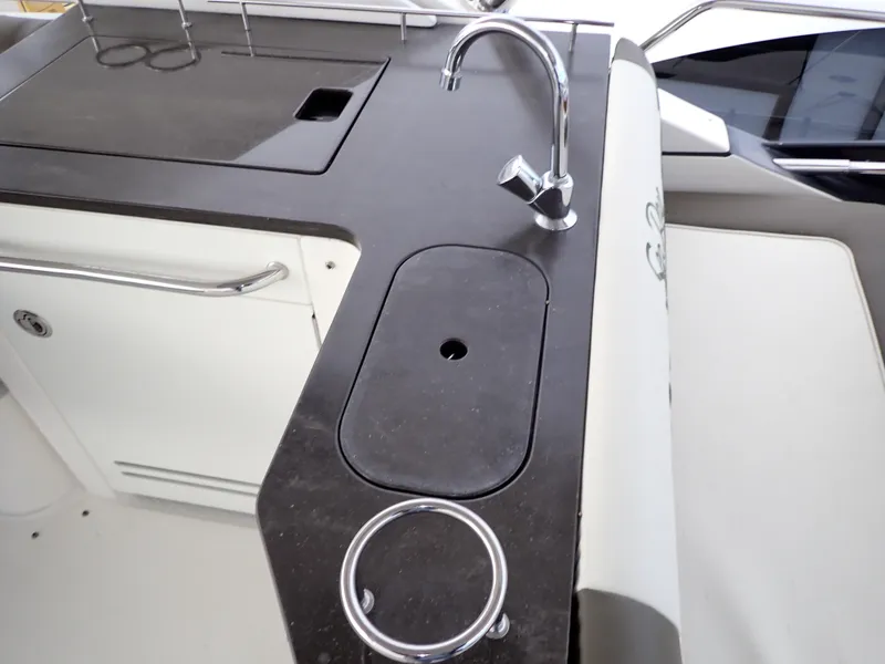 Slide: The Image of Sea Ray 510 Fly 2015 - 97