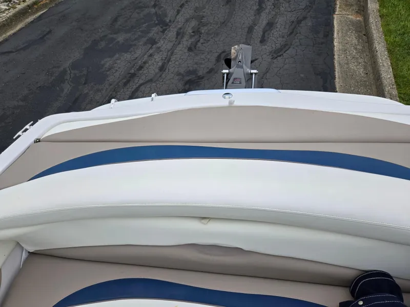 Slide: The Image of 1998 Four Winns Horizon RS RX boat interior with blue and white seating. - 22