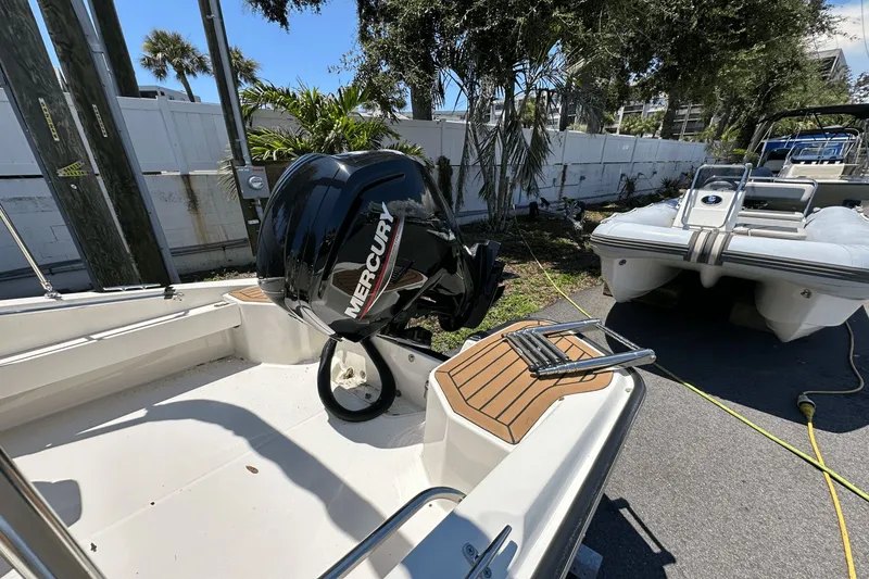 Slide: The Image of Boston Whaler 160 Super Sport 2024 - 6