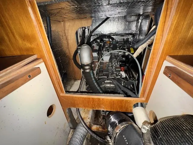 Slide: The Image of Hunter 36 2005 - 13