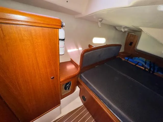 Slide: The Image of Hunter 36 2005 - 14