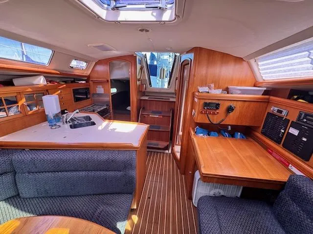 Slide: The Image of Hunter 36 2005 - 16