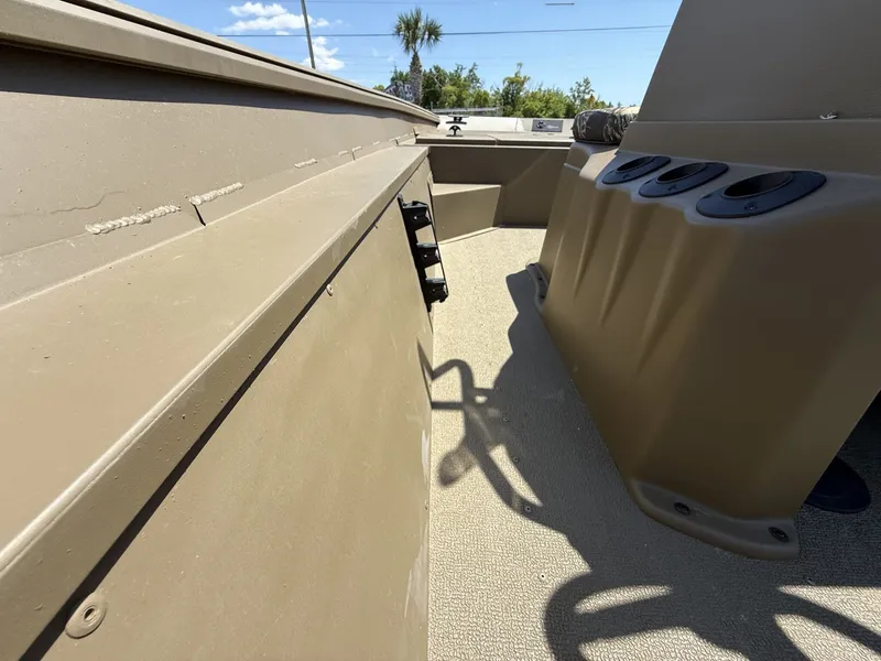 Slide: The Image of G3 Gator Tough 17 CC 2025 - 8