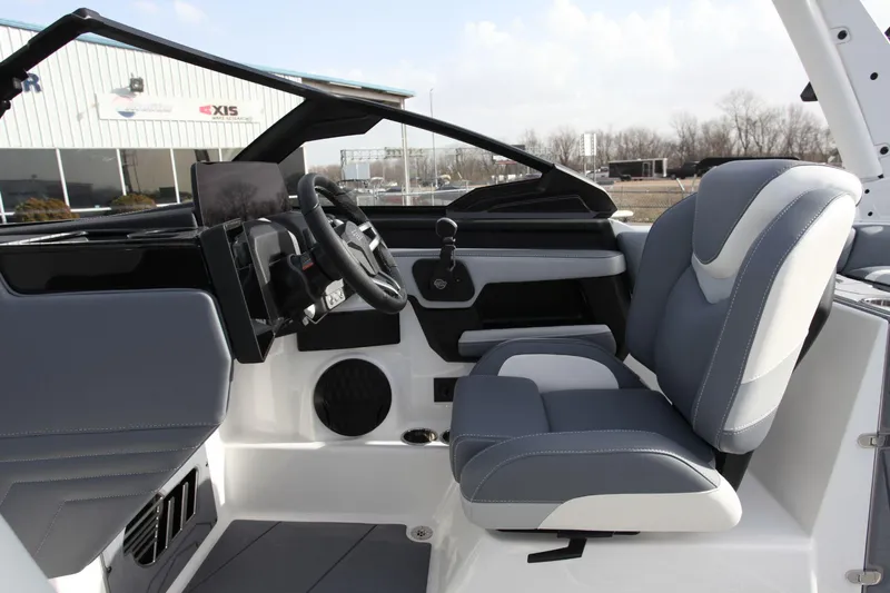 Slide: The Image of Malibu Wakesetter 25 LSV 2025 - 11