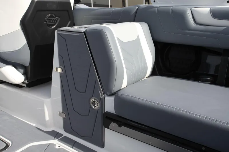 Slide: The Image of Malibu Wakesetter 25 LSV 2025 - 14