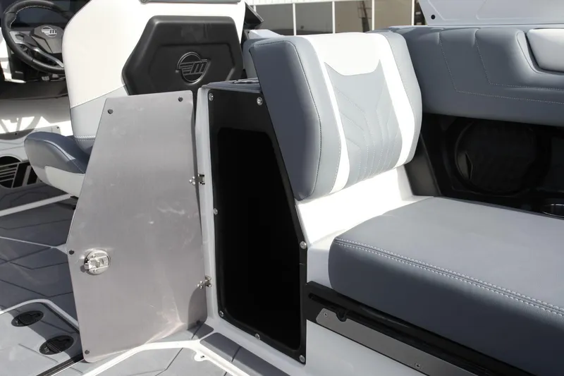 Slide: The Image of Malibu Wakesetter 25 LSV 2025 - 15