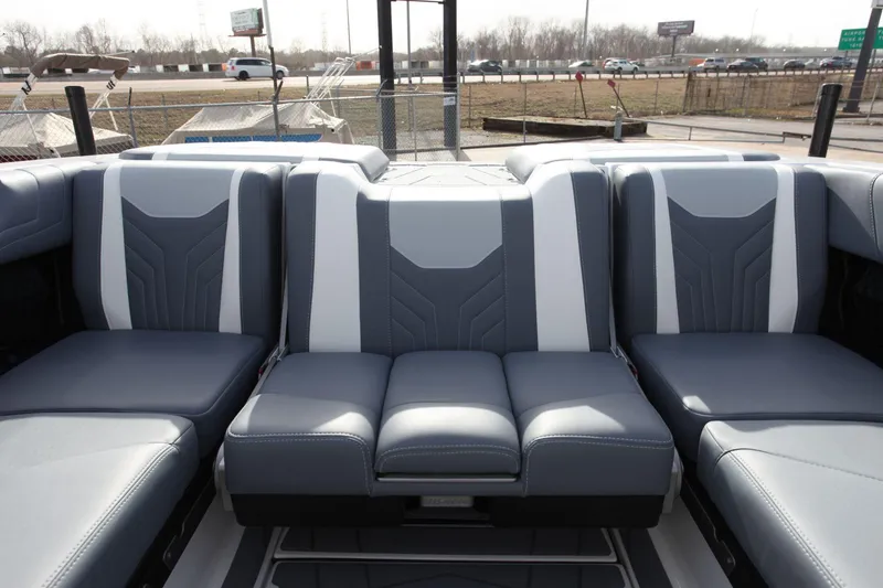 Slide: The Image of Malibu Wakesetter 25 LSV 2025 - 16