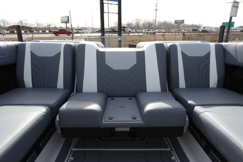 Slide: The Image of Malibu Wakesetter 25 LSV 2025 - 17