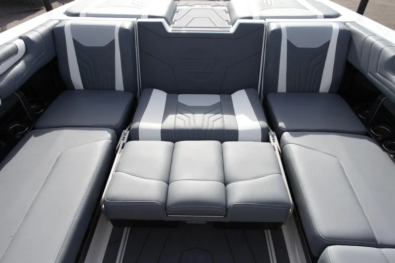 Slide: The Image of Malibu Wakesetter 25 LSV 2025 - 18