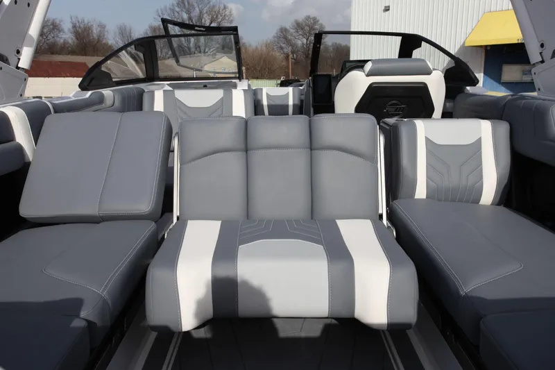 Slide: The Image of Malibu Wakesetter 25 LSV 2025 - 19