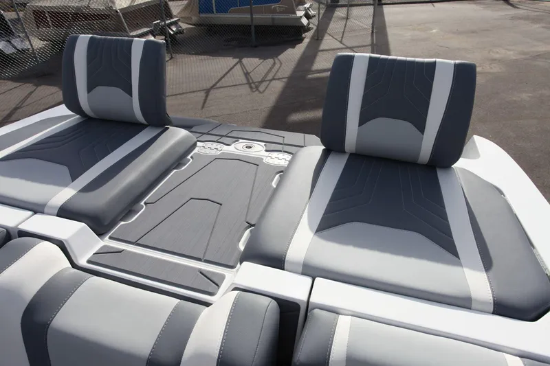 Slide: The Image of Malibu Wakesetter 25 LSV 2025 - 21