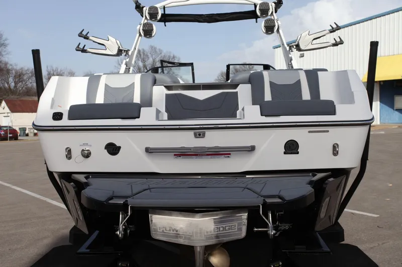 Slide: The Image of Malibu Wakesetter 25 LSV 2025 - 22