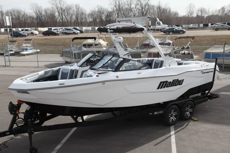Slide: The Image of Malibu Wakesetter 25 LSV 2025 - 3