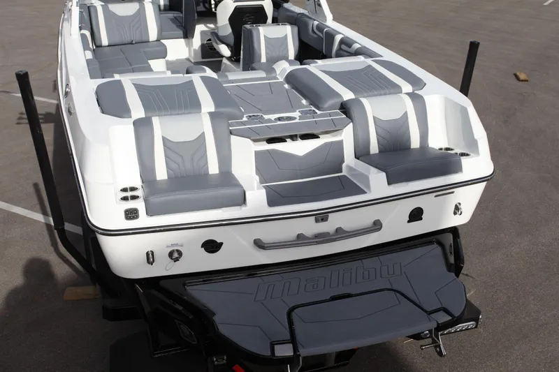 Slide: The Image of Malibu Wakesetter 25 LSV 2025 - 7
