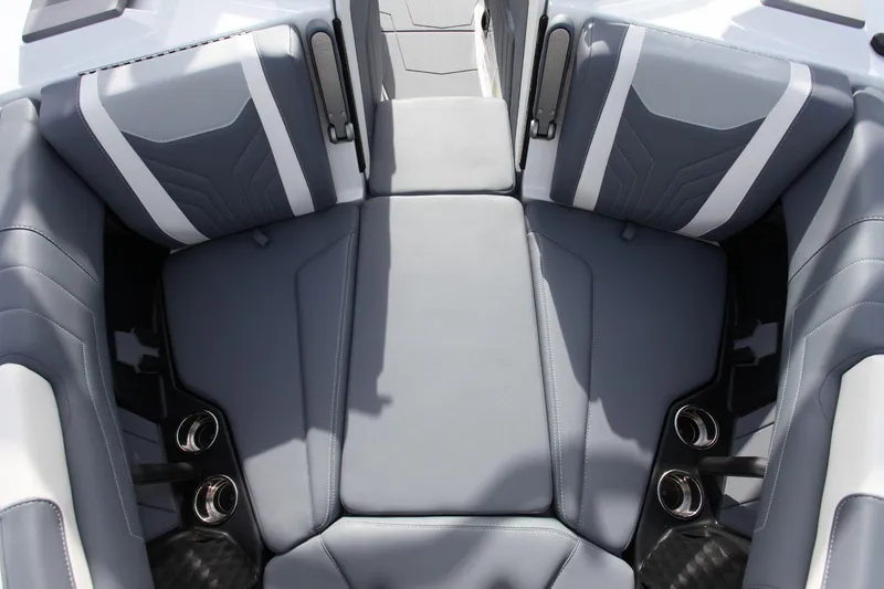 Slide: The Image of Malibu Wakesetter 25 LSV 2025 - 8