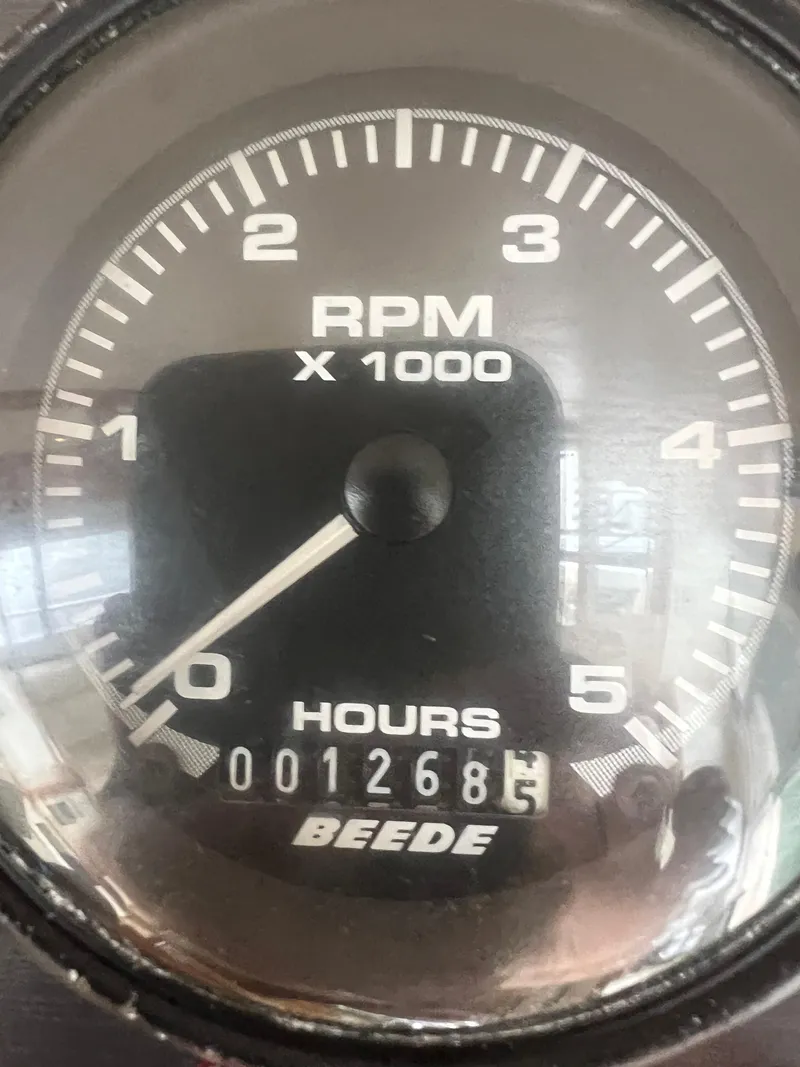 Slide: The Image of Tachometer of 2004 Albin 35 Tournament Express showing 1268 hours. - 14