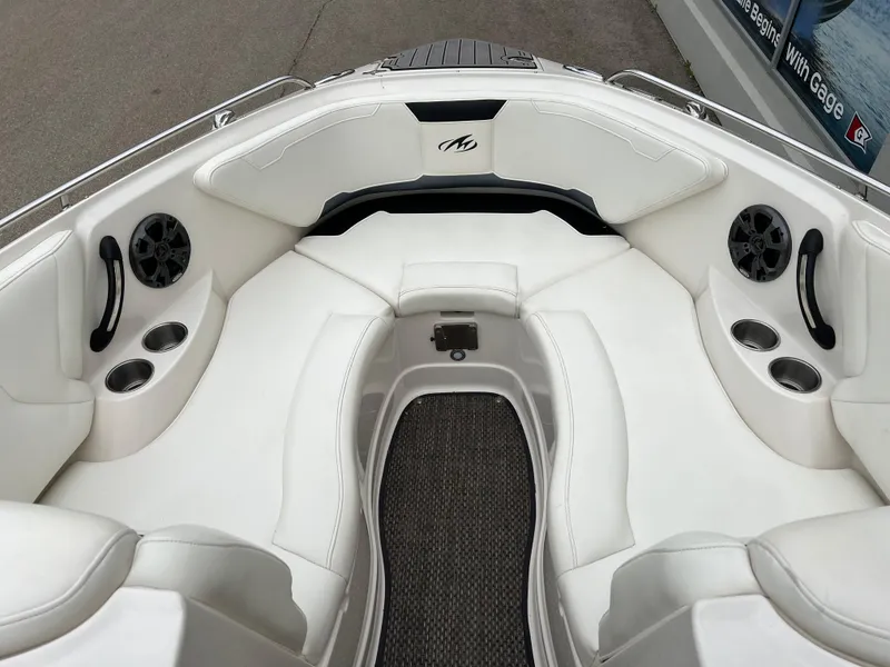 Slide: The Image of Monterey 264 FS 2014 - 36