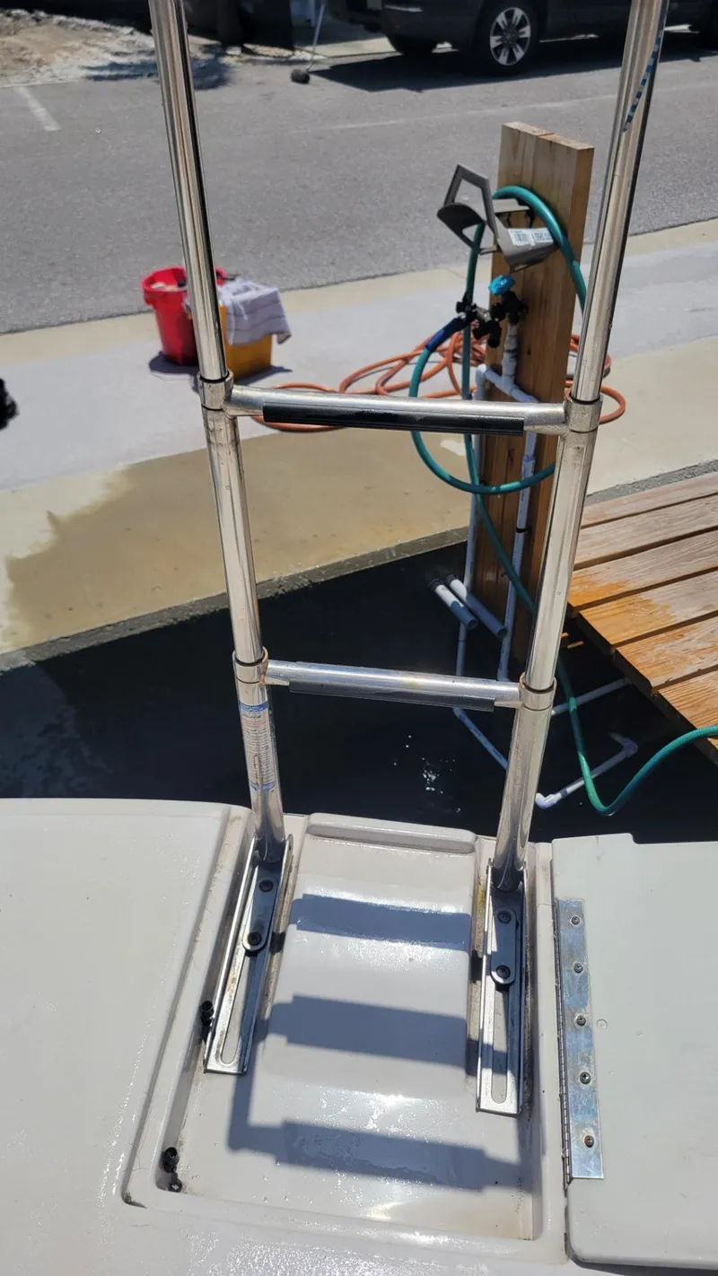 Slide: The Image of Boarding ladder on 2003 Hurricane 237 Fun Deck boat with Yamaha 200 Four Stroke engine. - 26