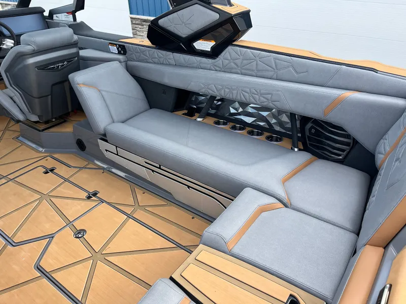 Slide: The Image of Nautique Paragon25 2026 - 13