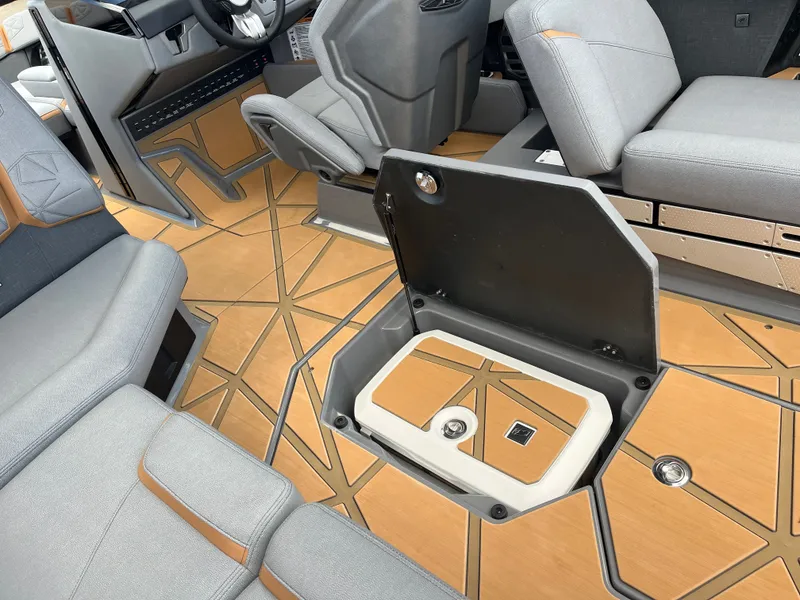 Slide: The Image of Nautique Paragon25 2026 - 25