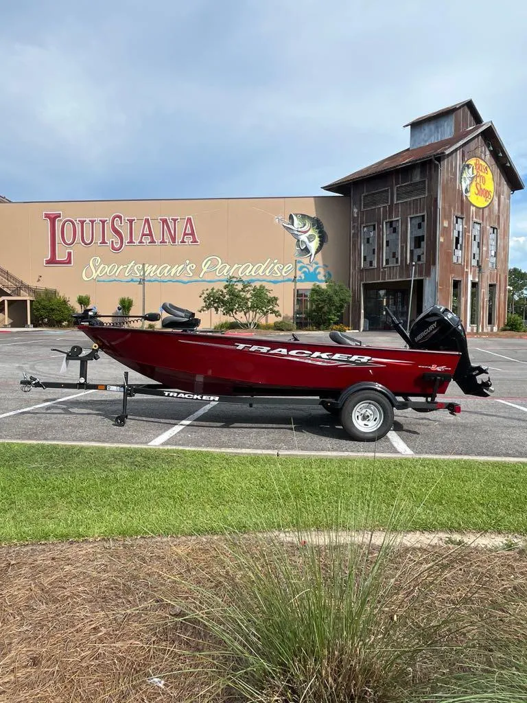 Slide: The Image of 2025 Tracker Super Guide V-16 T boat parked at Louisiana Sportsman's Paradise. - 4