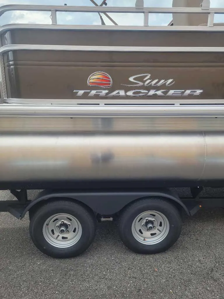 Slide: The Image of 2025 Sun Tracker SportFish 22 DLX boat seating with storage compartment open. - 4