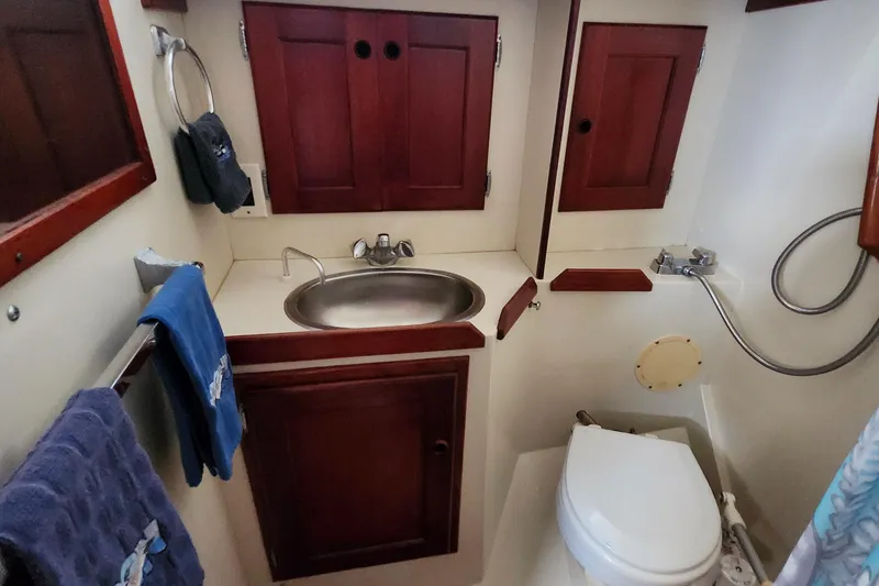 Slide: The Image of Valiant 40 Cutter 1989 - 56