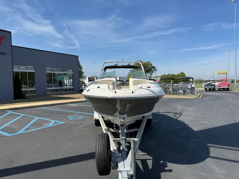 Slide: The Image of Sea Ray 240 Sundeck 2005 - 1