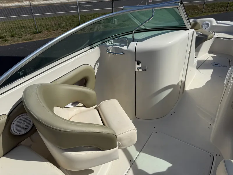Slide: The Image of Sea Ray 240 Sundeck 2005 - 11