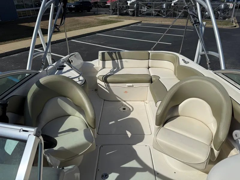 Slide: The Image of Sea Ray 240 Sundeck 2005 - 12